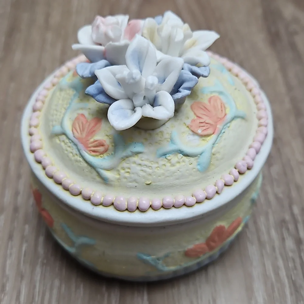 Floral Porcelain Round Trinket Box With 80s Vintage Decorative Keepsake Holder